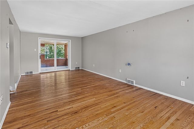 1025 Catherine Dr, Conway, PA 15027