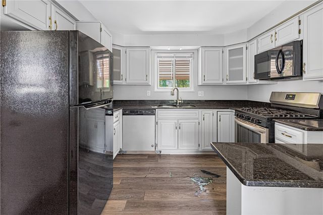 1025 Catherine Dr, Conway, PA 15027