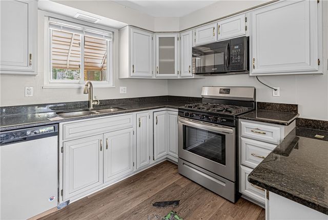 1025 Catherine Dr, Conway, PA 15027