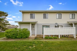 40 N Waterford Drive, Schaumburg, IL 60194