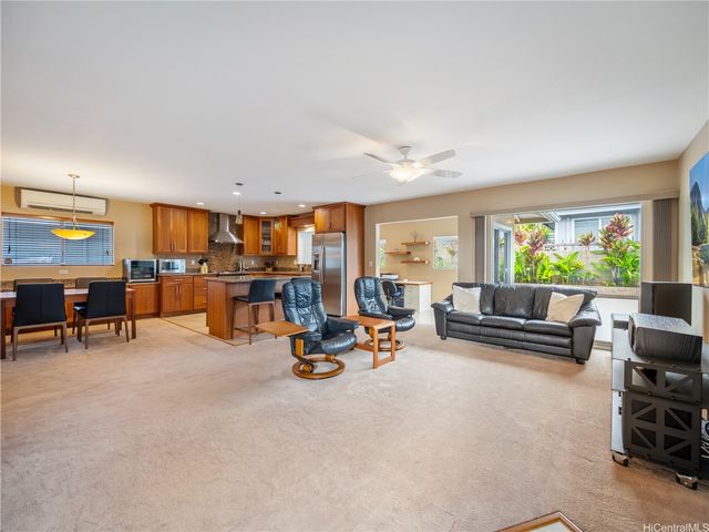 94-762 Kaaholo Street, Waipahu, HI 96797