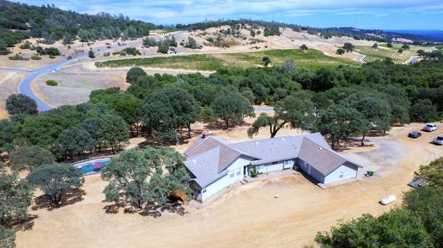 3951 Safari Trl, Pilot Hill, CA 95664