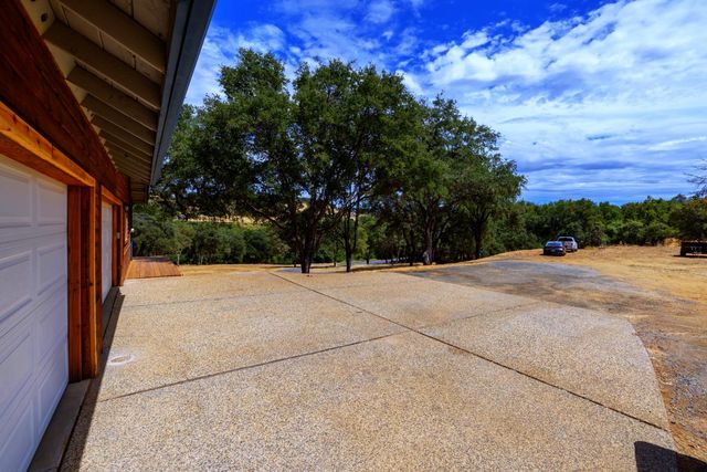 3951 Safari Trl, Pilot Hill, CA 95664