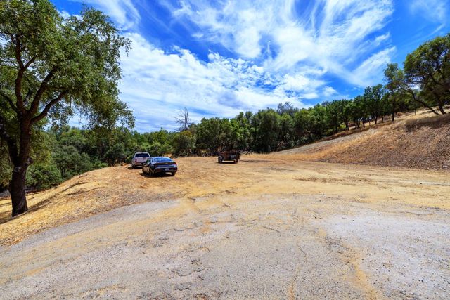 3951 Safari Trl, Pilot Hill, CA 95664