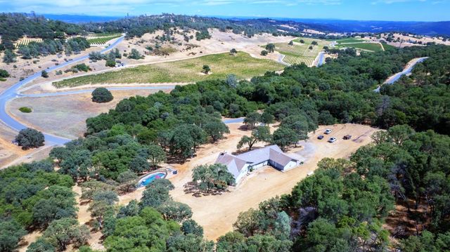 3951 Safari Trl, Pilot Hill, CA 95664