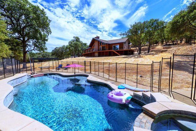 3951 Safari Trl, Pilot Hill, CA 95664