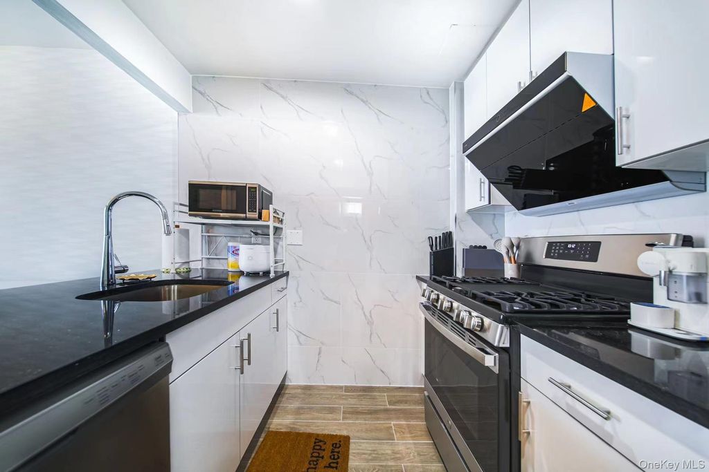 144-27 Sanford Avenue 3J, Flushing, NY 11355 — photo 4