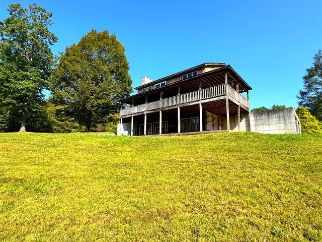 89 Simmons Ridge, Mineral Bluff, GA 30559