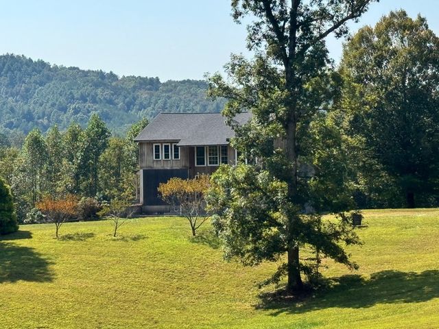 89 Simmons Ridge, Mineral Bluff, GA 30559