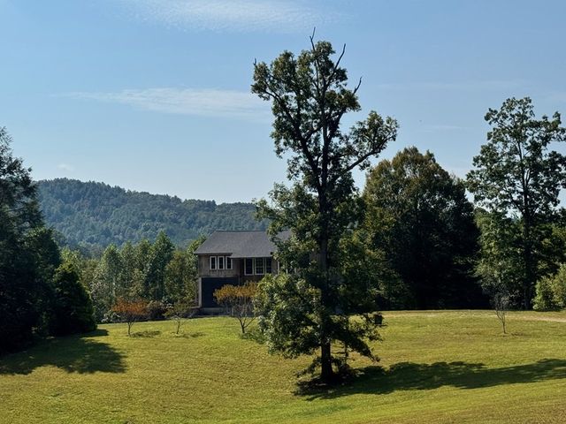 89 Simmons Ridge, Mineral Bluff, GA 30559