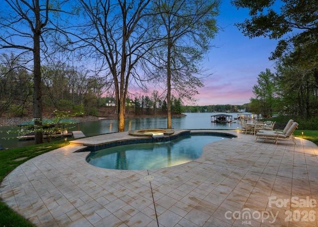 141 Grand Bay Drive, Mooresville, NC 28117