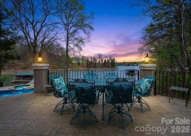 141 Grand Bay Drive, Mooresville, NC 28117