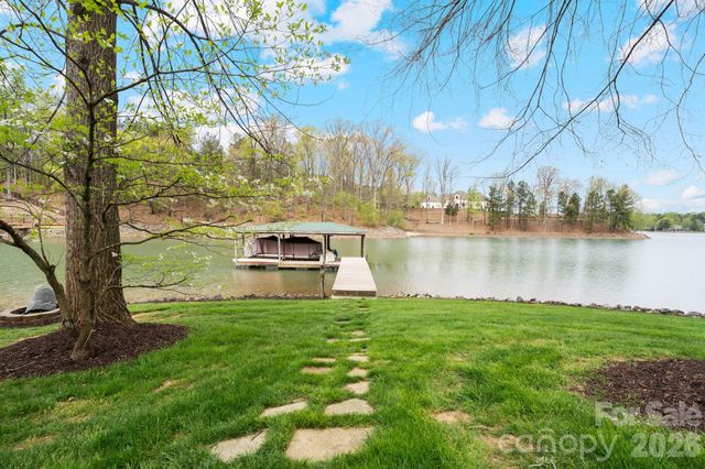 141 Grand Bay Drive, Mooresville, NC 28117