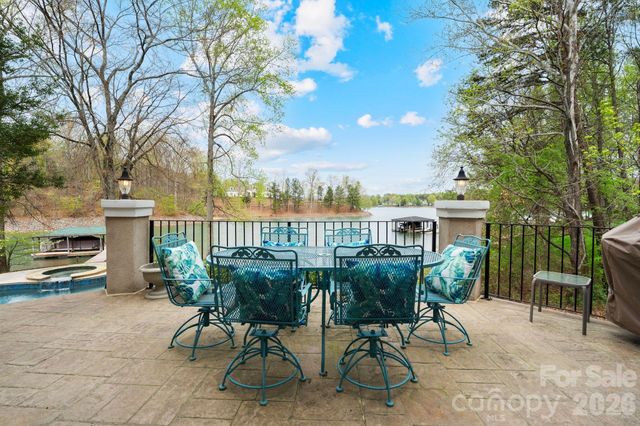 141 Grand Bay Drive, Mooresville, NC 28117