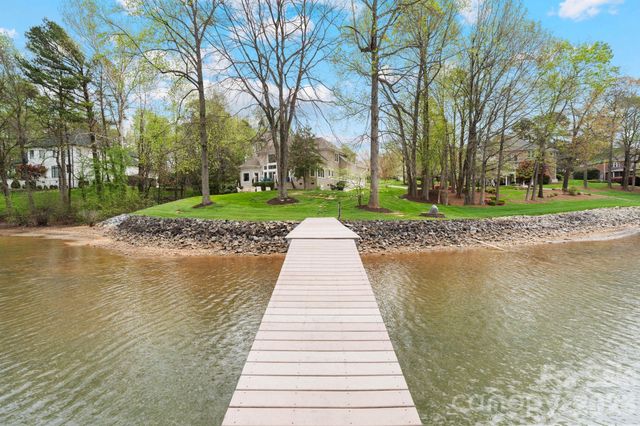 141 Grand Bay Drive, Mooresville, NC 28117