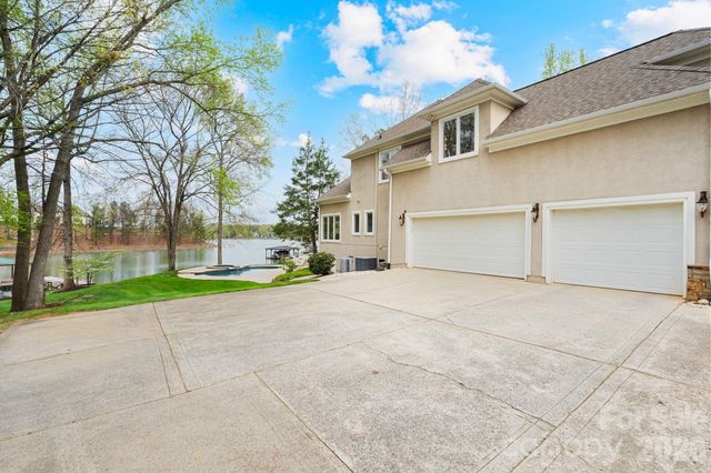 141 Grand Bay Drive, Mooresville, NC 28117
