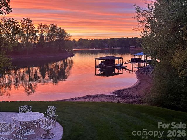 141 Grand Bay Drive, Mooresville, NC 28117
