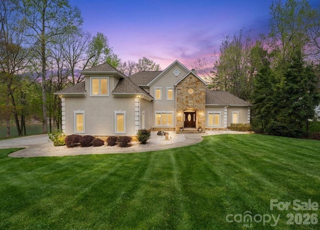 141 Grand Bay Drive, Mooresville, NC 28117