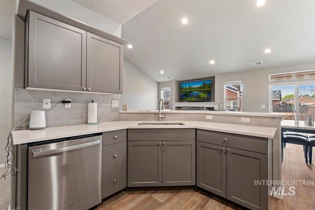 29 N Mingus Ave, Nampa, ID 83651