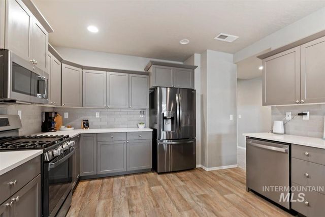 29 N Mingus Ave, Nampa, ID 83651