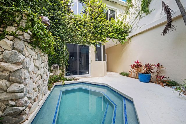 2115 S Ocean Boulevard 12, Delray Beach, FL 33483