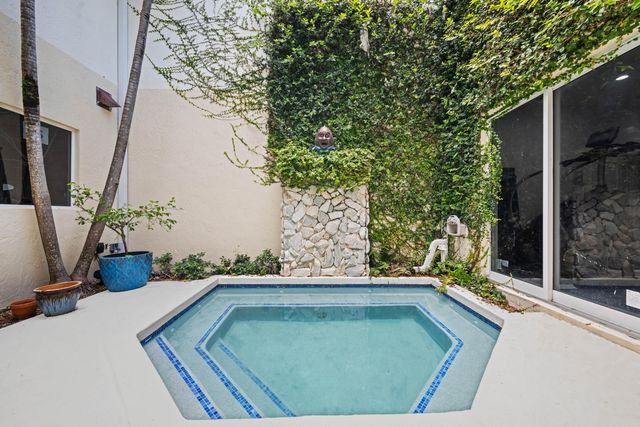 2115 S Ocean Boulevard 12, Delray Beach, FL 33483