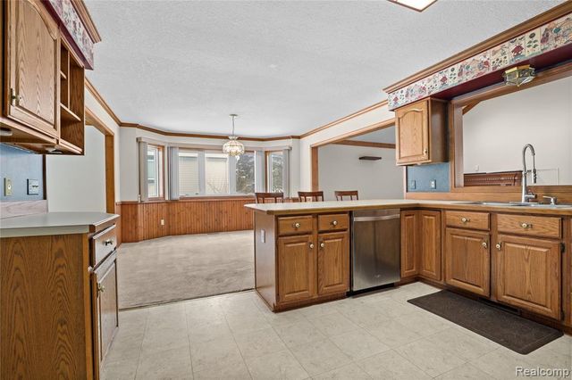 6083 Chatham Court, Grand Blanc, MI 48439