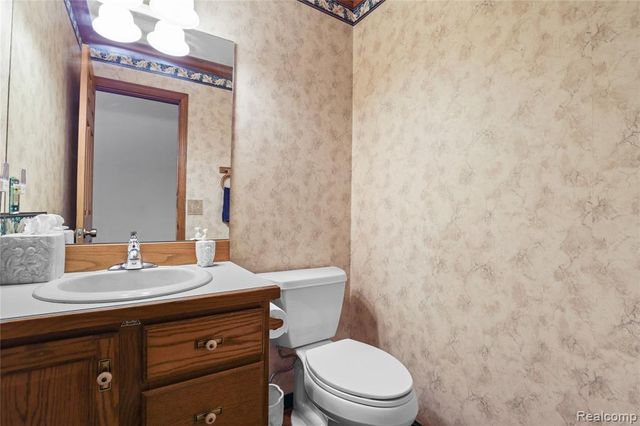 6083 Chatham Court, Grand Blanc, MI 48439