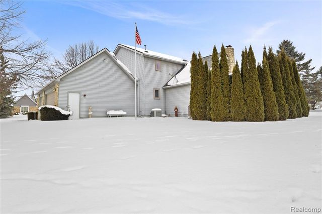 6083 Chatham Court, Grand Blanc, MI 48439