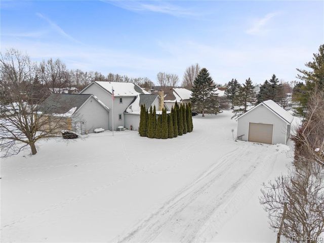 6083 Chatham Court, Grand Blanc, MI 48439