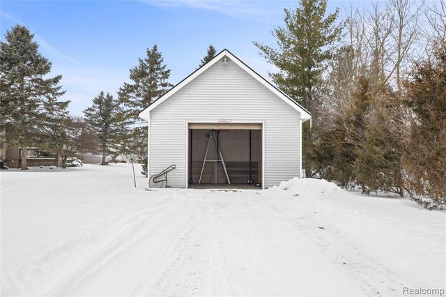 6083 Chatham Court, Grand Blanc, MI 48439