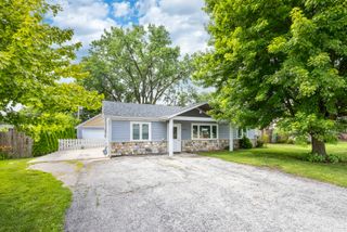 7823 W 98th Place, Hickory Hills, IL 60457