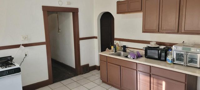 2020 W Hopkins STREET, Milwaukee, WI 53206