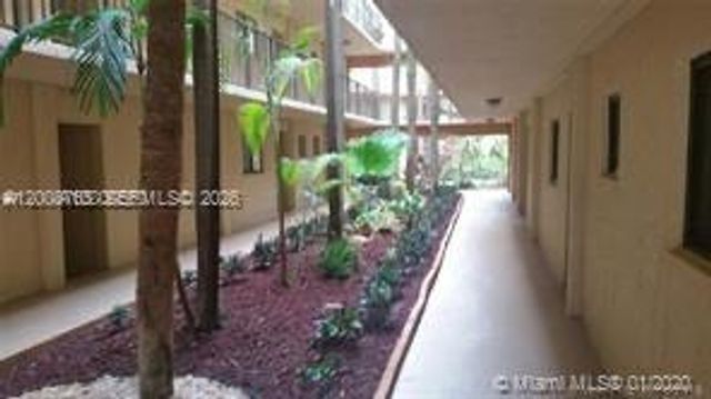 8045 SW 107th Ave 323, Miami, FL 33173