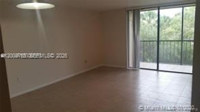 8045 SW 107th Ave 323, Miami, FL 33173