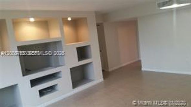 8045 SW 107th Ave 323, Miami, FL 33173