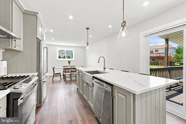 9 BUCKNELL DR, Cherry Hill, NJ 08034