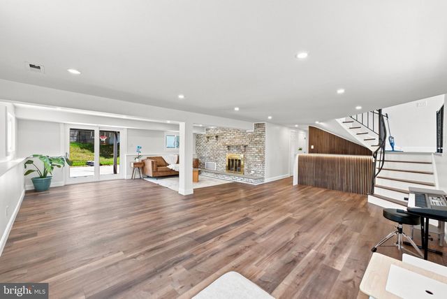 9 BUCKNELL DR, Cherry Hill, NJ 08034