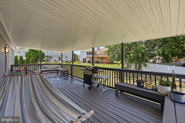 9 BUCKNELL DR, Cherry Hill, NJ 08034