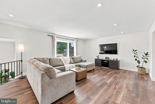 9 BUCKNELL DR, Cherry Hill, NJ 08034