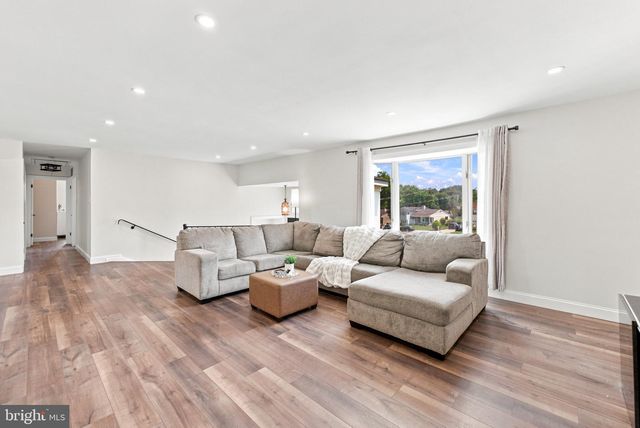 9 BUCKNELL DR, Cherry Hill, NJ 08034