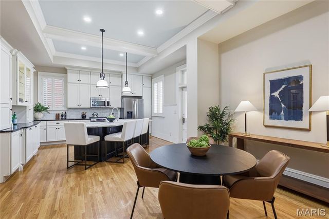 4361 Westminster Place, St Louis, MO 63108