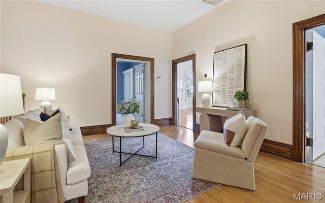 4361 Westminster Place, St Louis, MO 63108