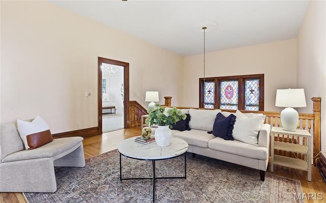 4361 Westminster Place, St Louis, MO 63108