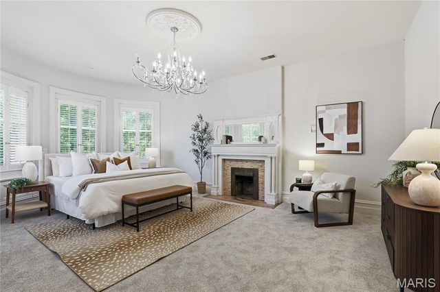 4361 Westminster Place, St Louis, MO 63108