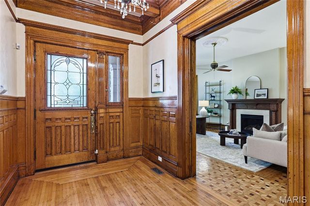 4361 Westminster Place, St Louis, MO 63108