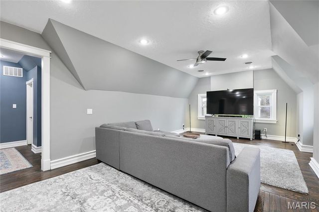 4361 Westminster Place, St Louis, MO 63108