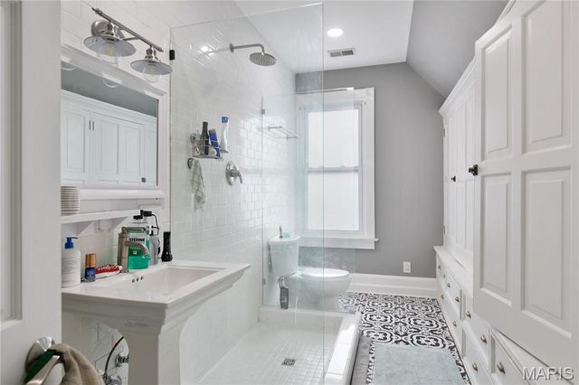 4361 Westminster Place, St Louis, MO 63108