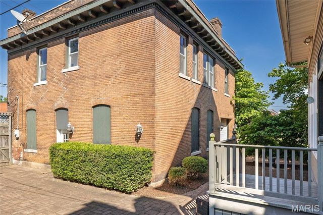 4361 Westminster Place, St Louis, MO 63108