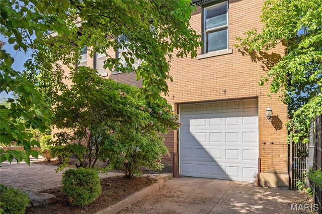4361 Westminster Place, St Louis, MO 63108
